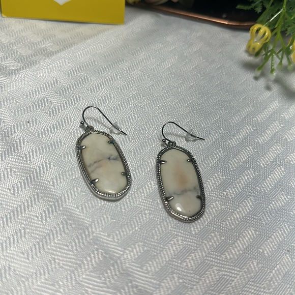 Kendra Scott Earrings Elle Howlite white gray silver - Picture 9 of 9